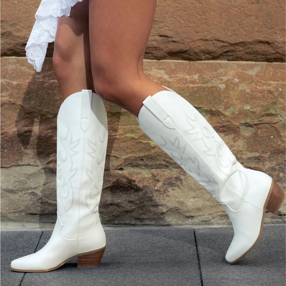 Billini Urson White Embroidered Cowboy Boots, Size 8